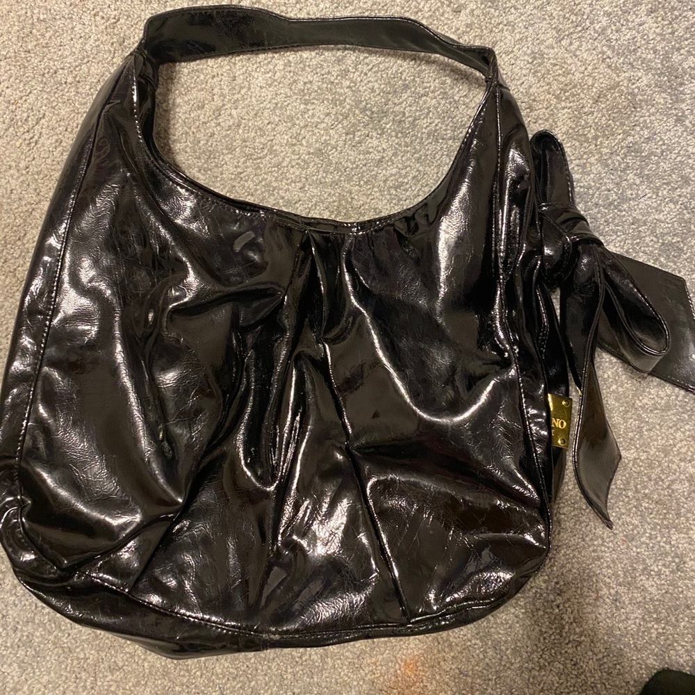 Super cute black leather like handbag. Good